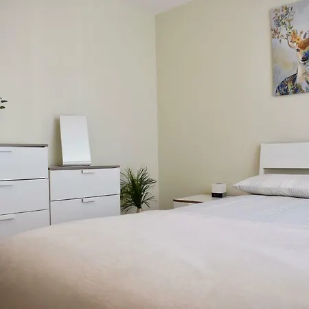 Tranquil 1 Bedroom Flat On River Dodder